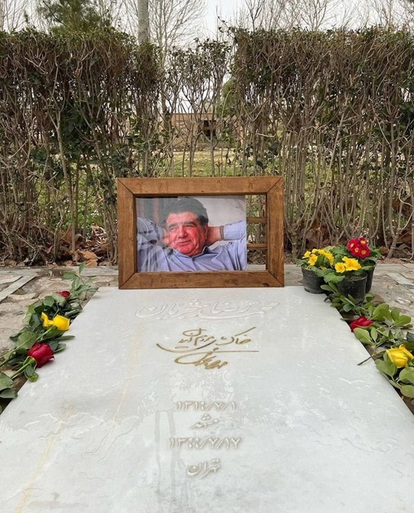 سنگ قبر شجریان