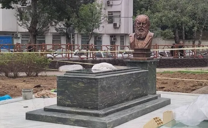شعر سنگ قبر هوشنگ ابتهاج