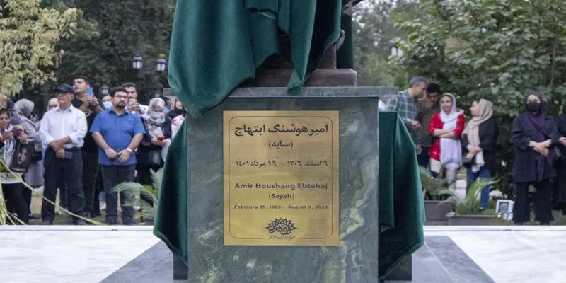 شعر سنگ قبر هوشنگ ابتهاج