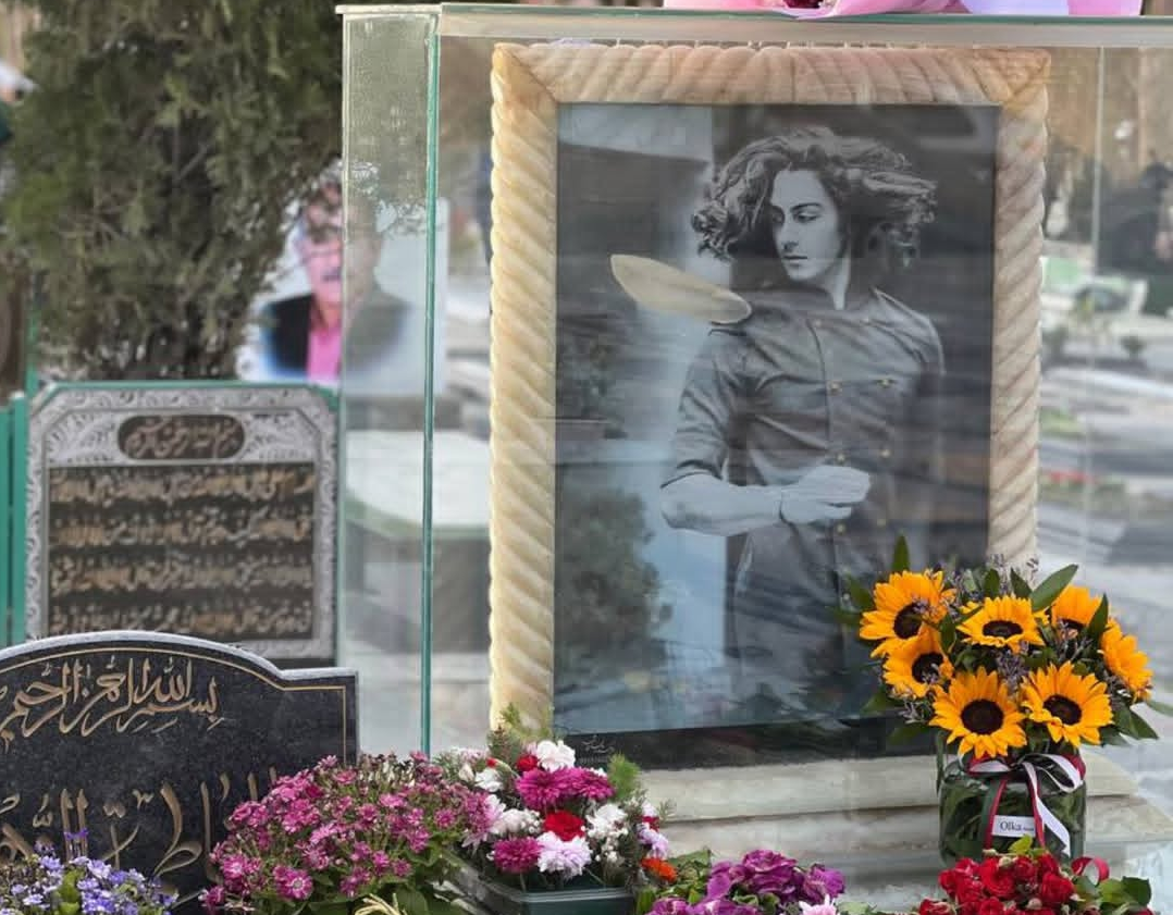 سنگ قبر مهرشاد شهیدی