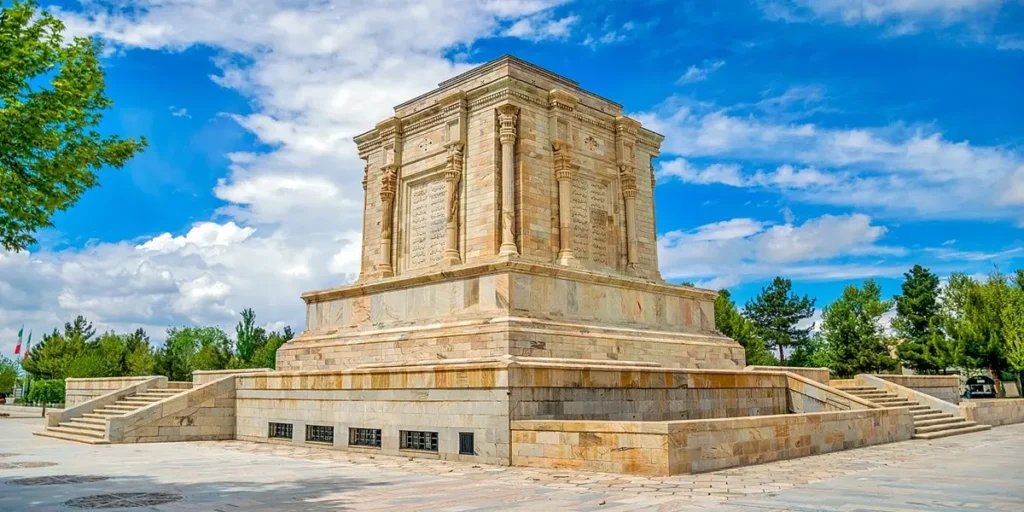 سنگ قبر فردوسی